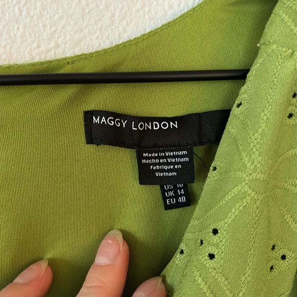 Maggy London V-Neck Empire Flare Midi Dress - Picture 8 of 11